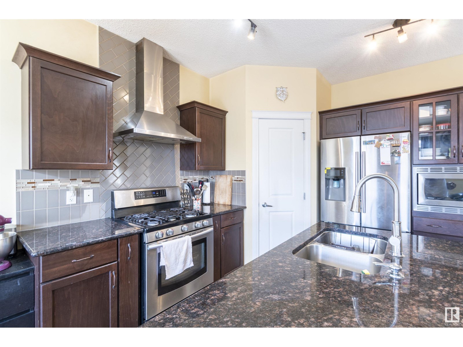 Photo 4 of 1840 56 St Sw, Edmonton AB
