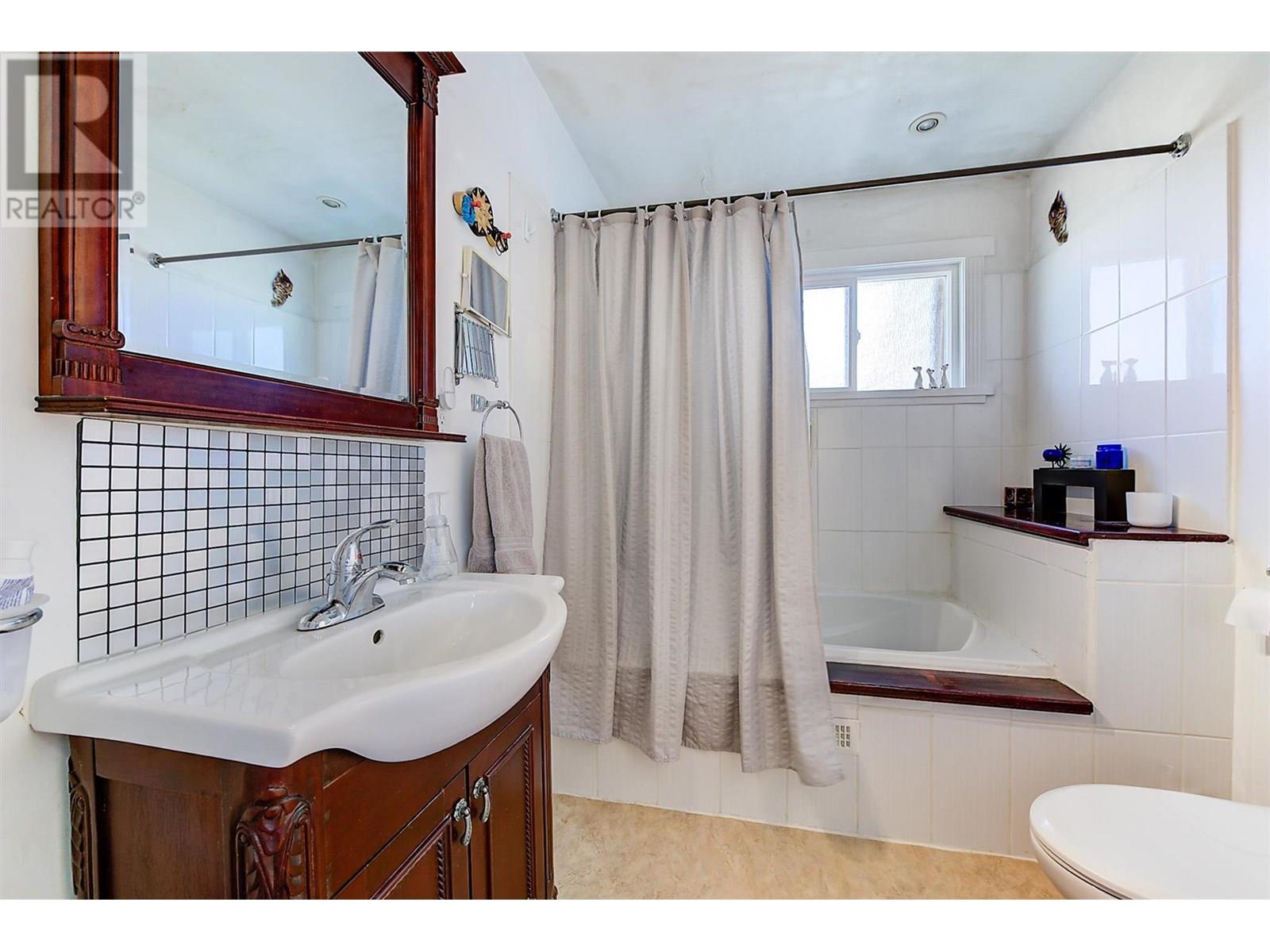  280 Dougall Road South, Kelowna