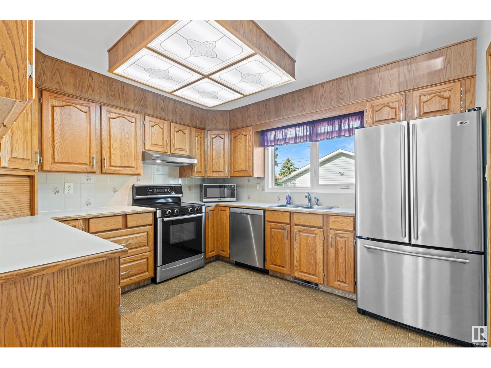 Photo 1 of 10936 151 St Nw, Edmonton AB