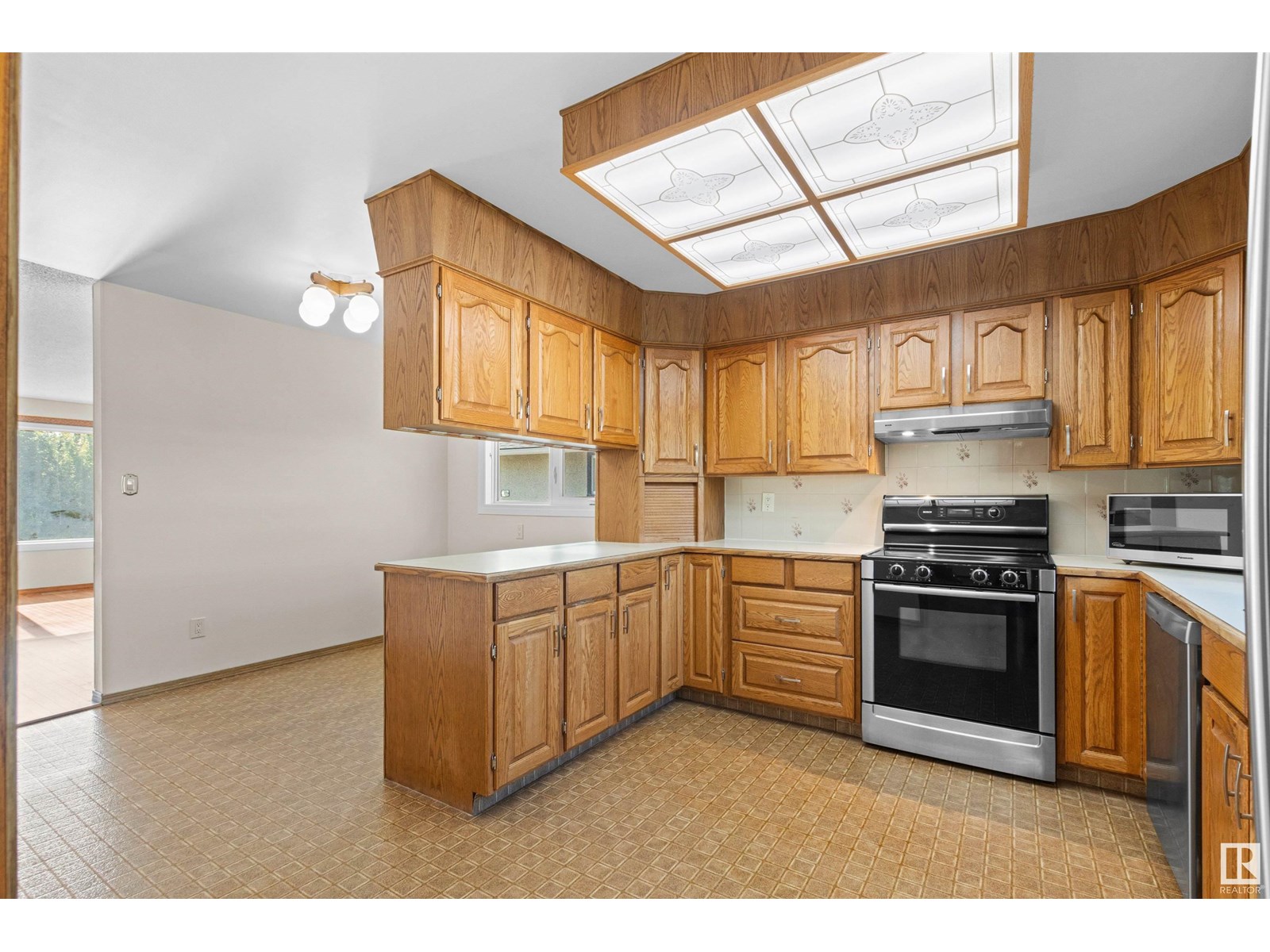 Photo 10 of 10936 151 St Nw, Edmonton AB