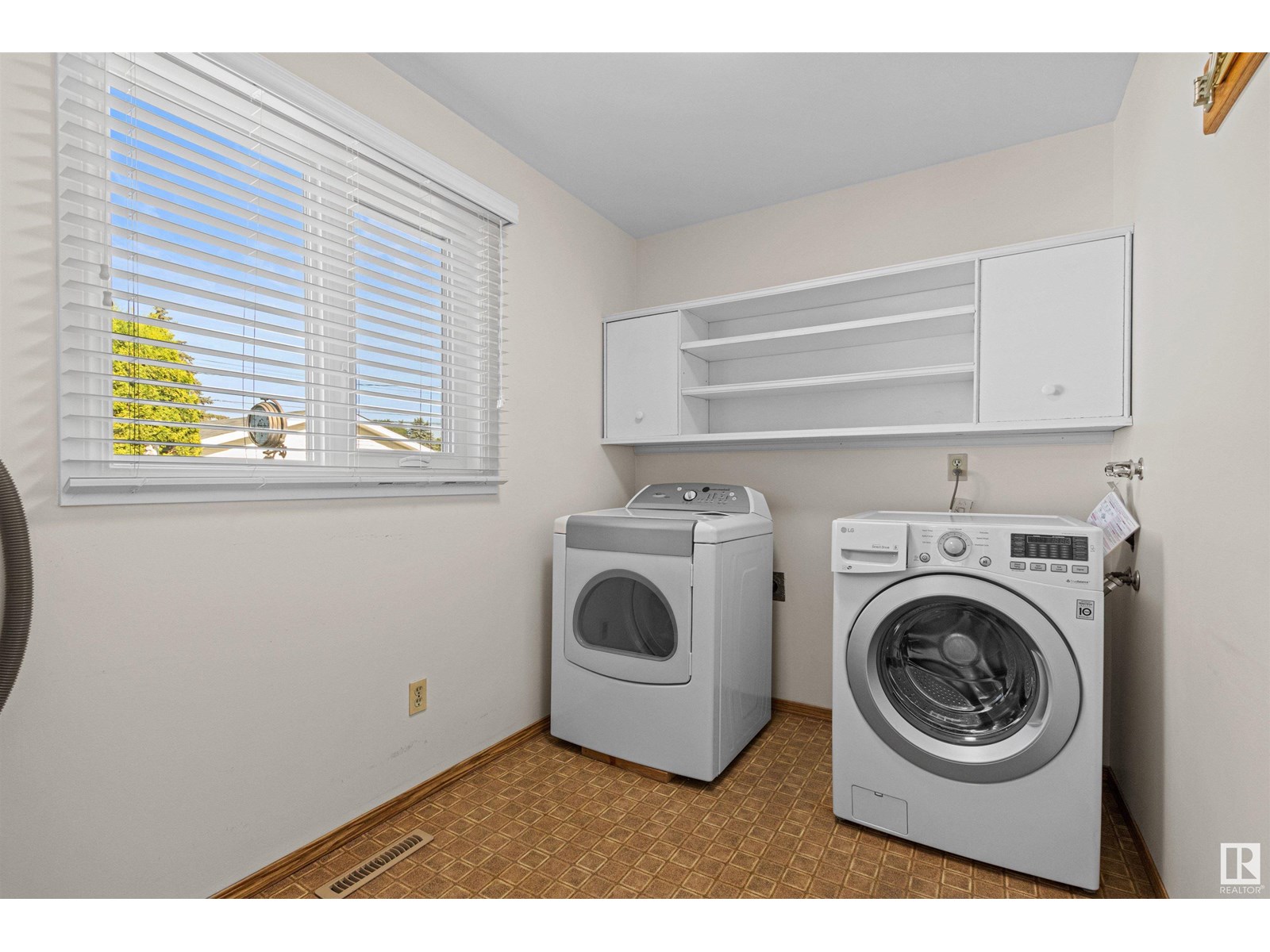 Photo 5 of 10936 151 St Nw, Edmonton AB