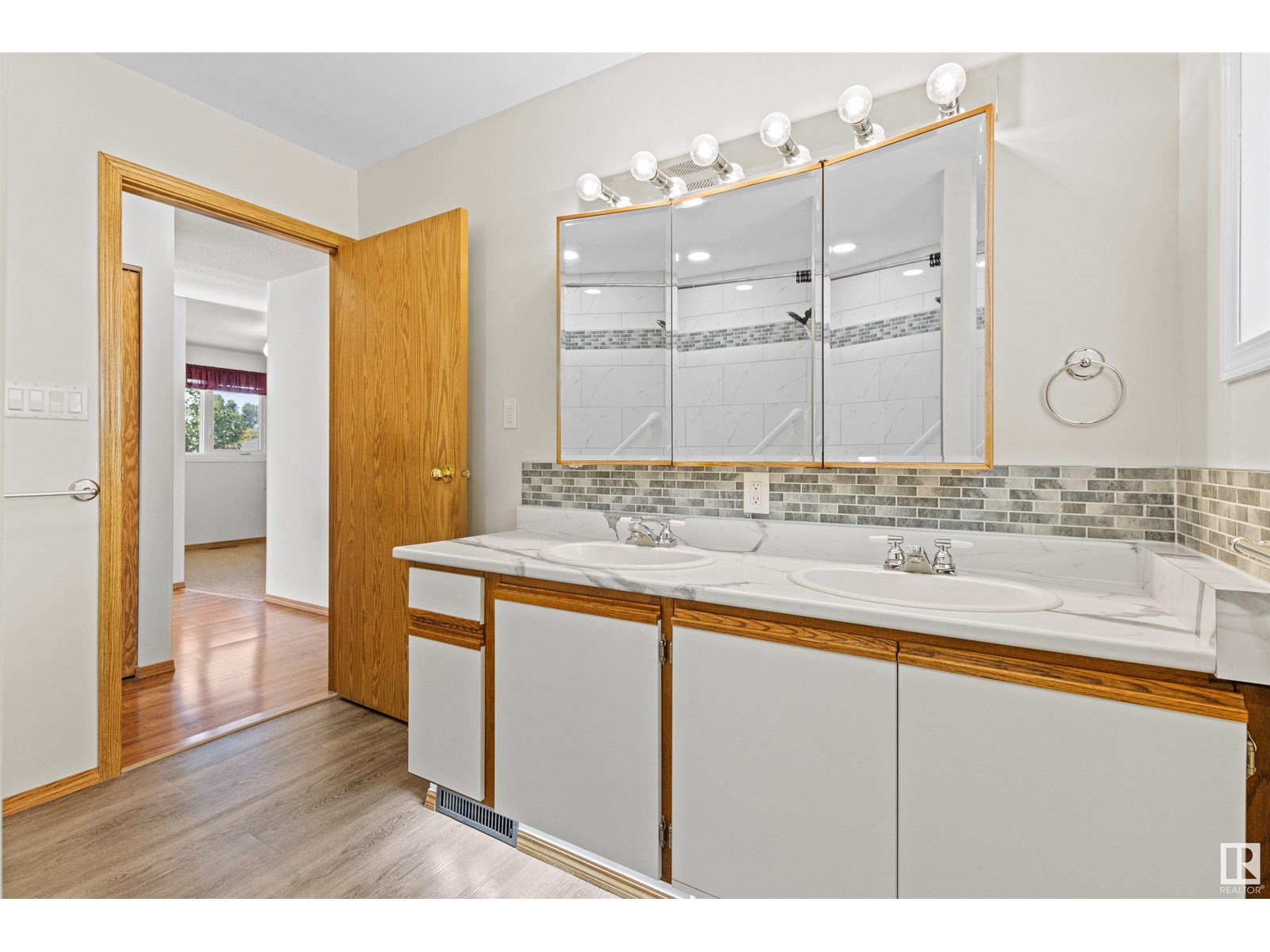 Photo 16 of 10936 151 St Nw, Edmonton AB