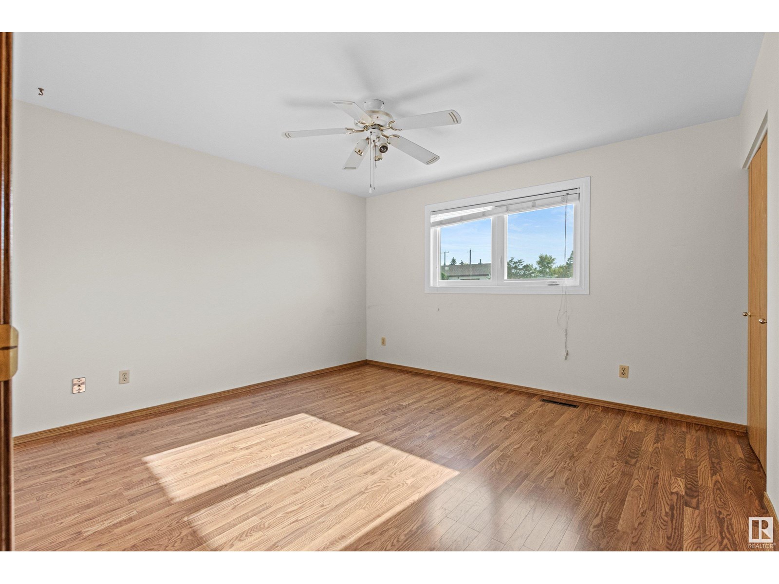 Photo 31 of 10936 151 St Nw, Edmonton AB