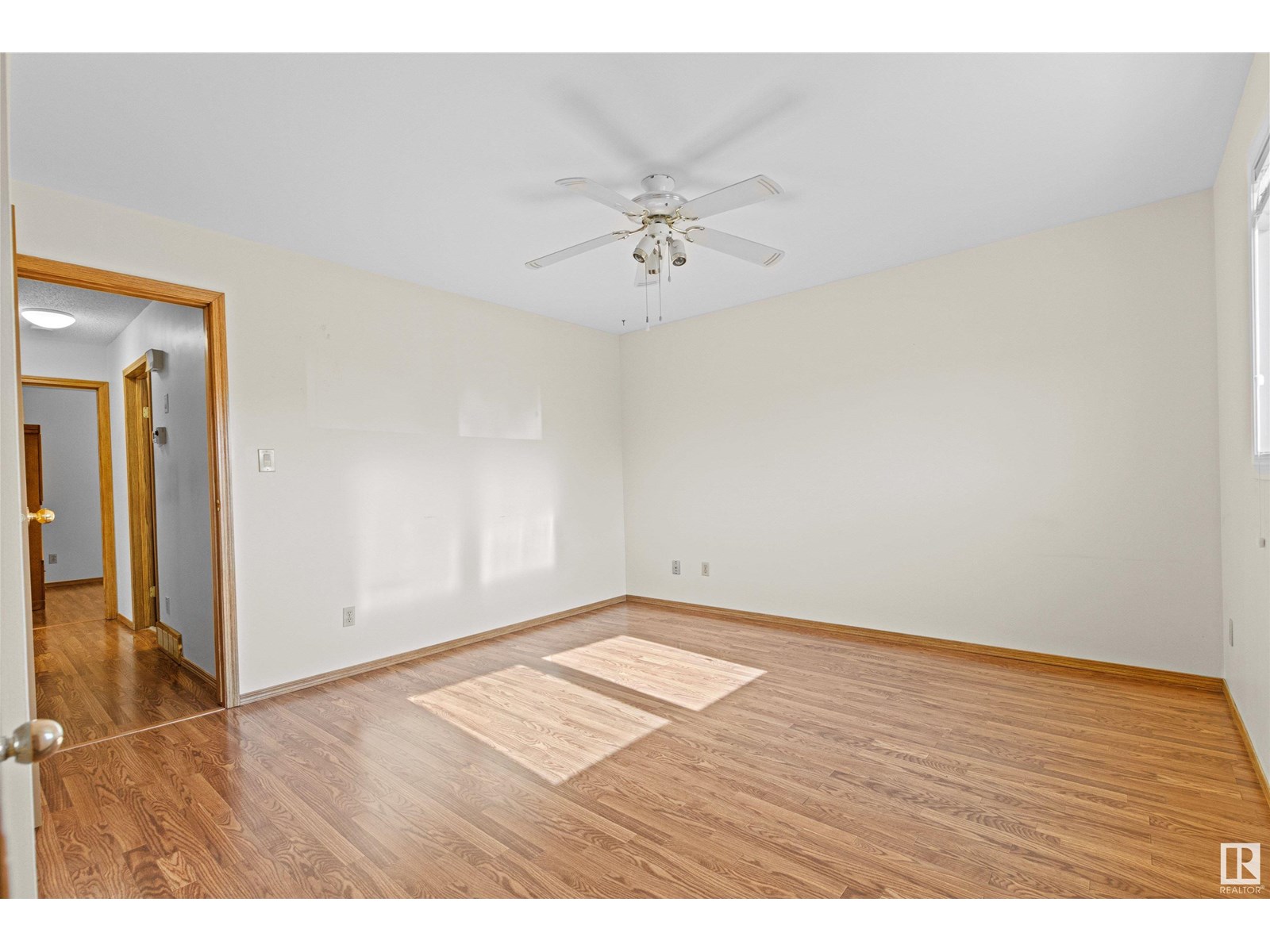 Photo 14 of 10936 151 St Nw, Edmonton AB