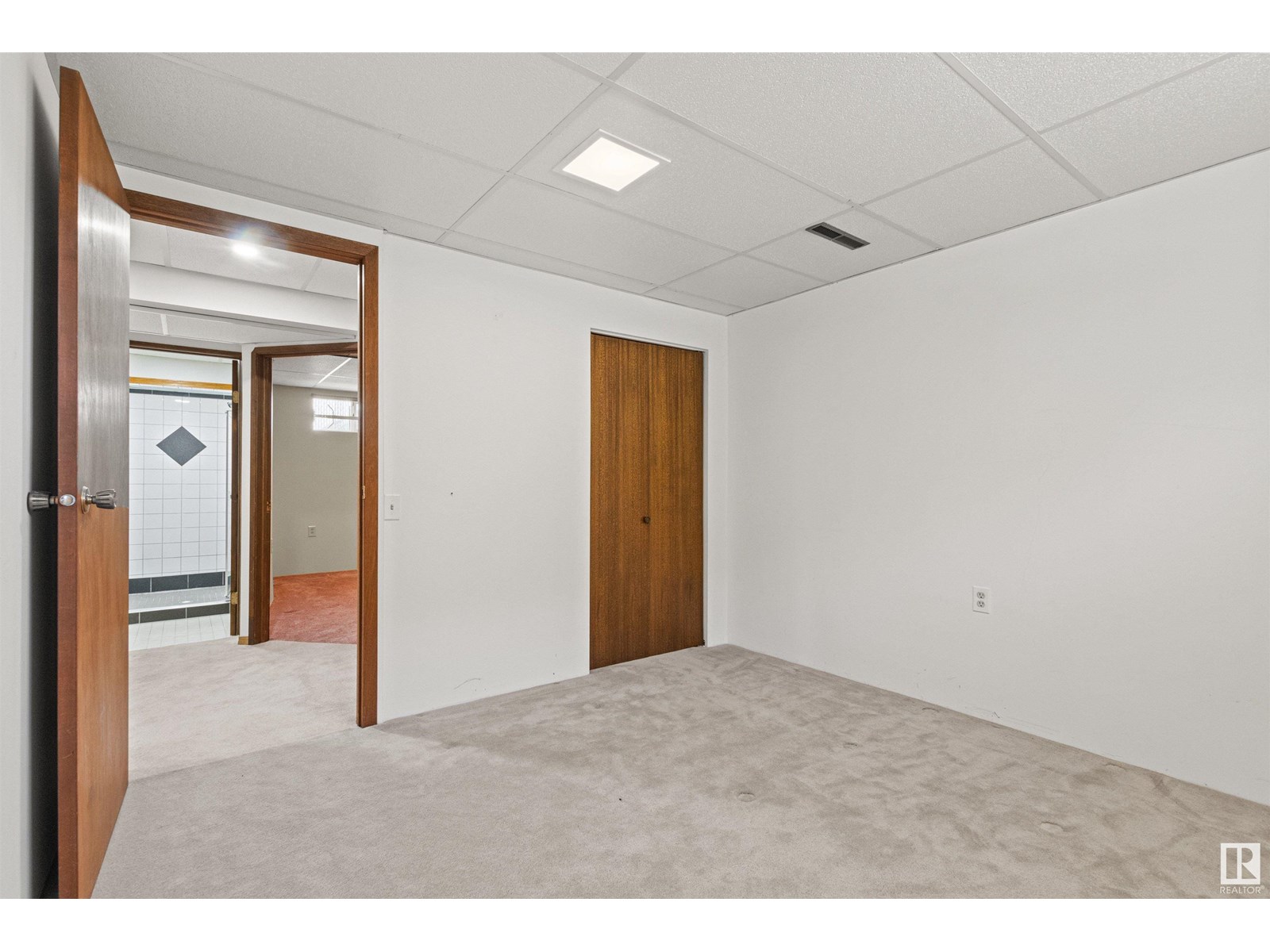 Photo 6 of 10936 151 St Nw, Edmonton AB