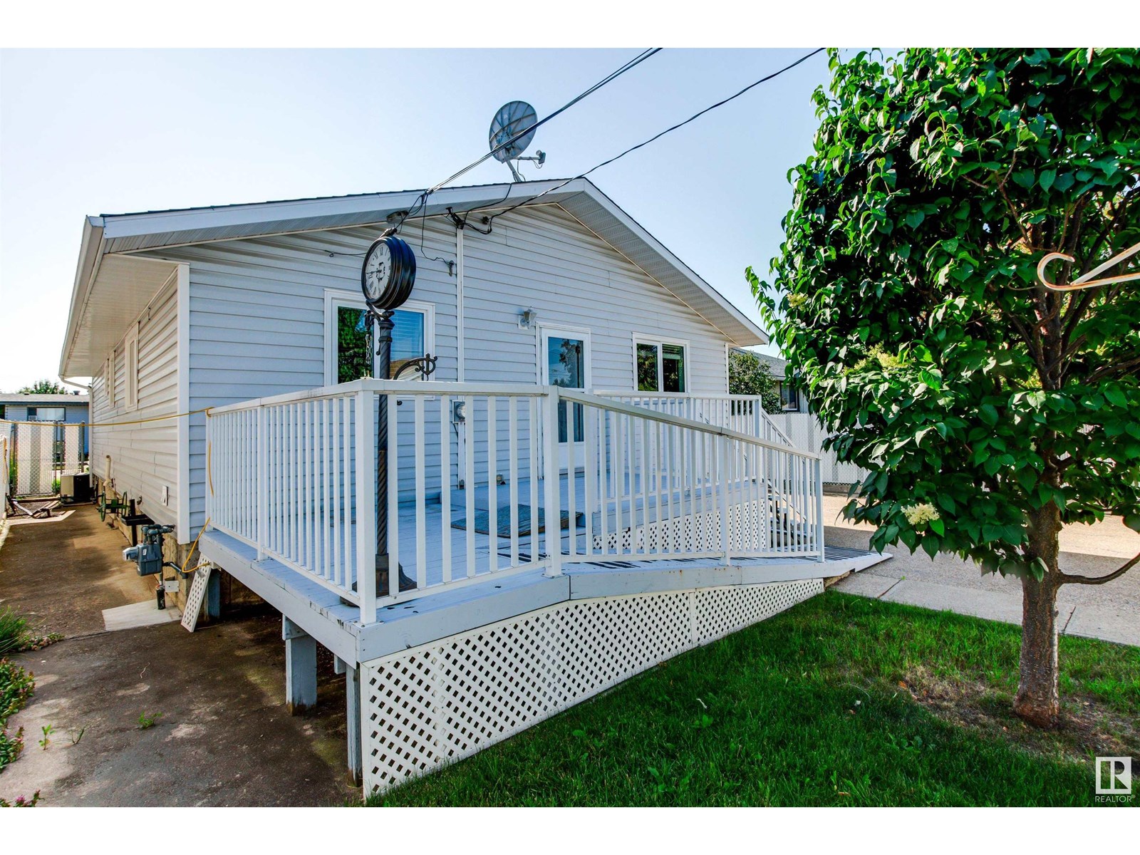 Photo 3 of 10936 151 St Nw, Edmonton AB