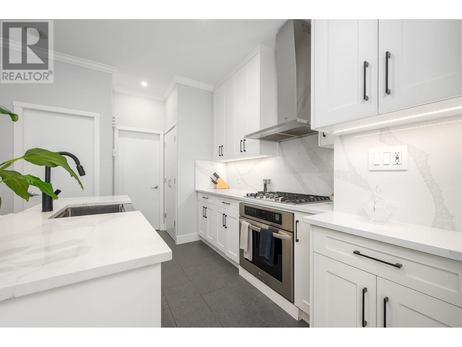 Photo 10 of 987 Richards Street, Vancouver BC