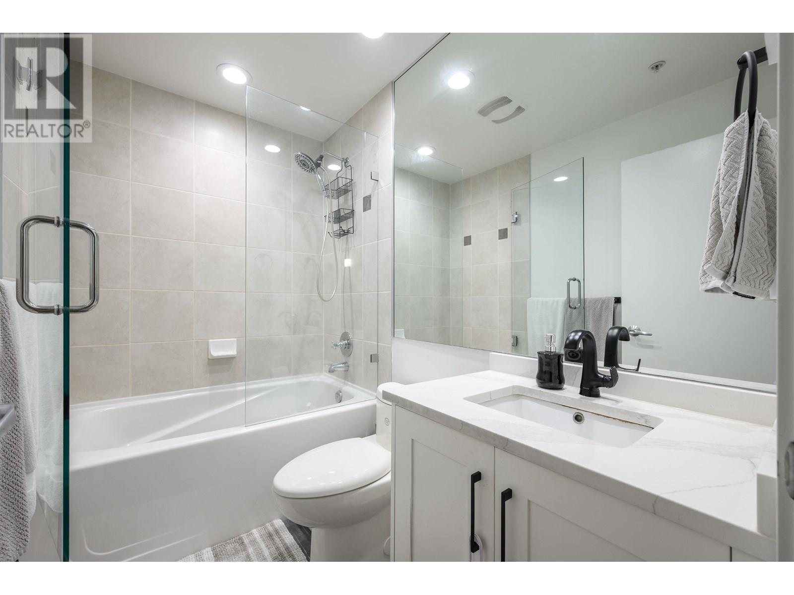 Photo 4 of 987 Richards Street, Vancouver BC