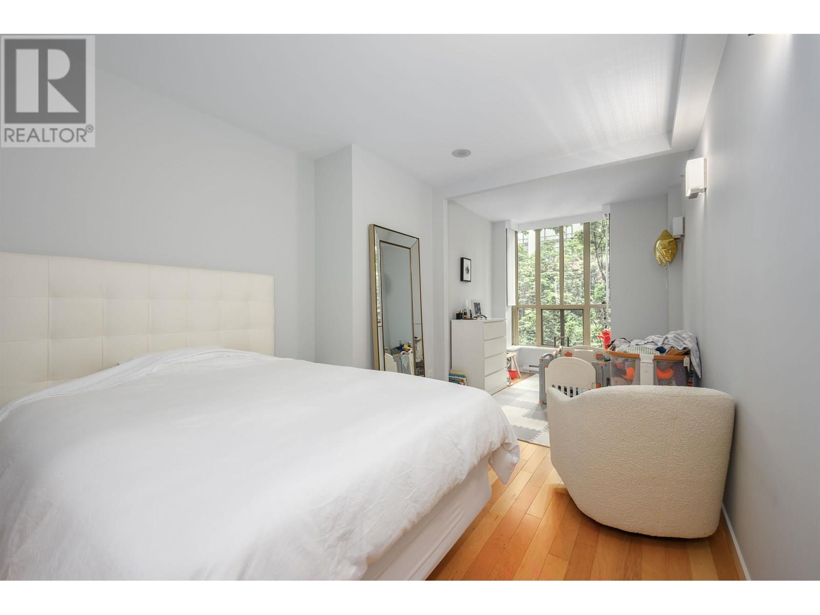 Photo 5 of 987 Richards Street, Vancouver BC