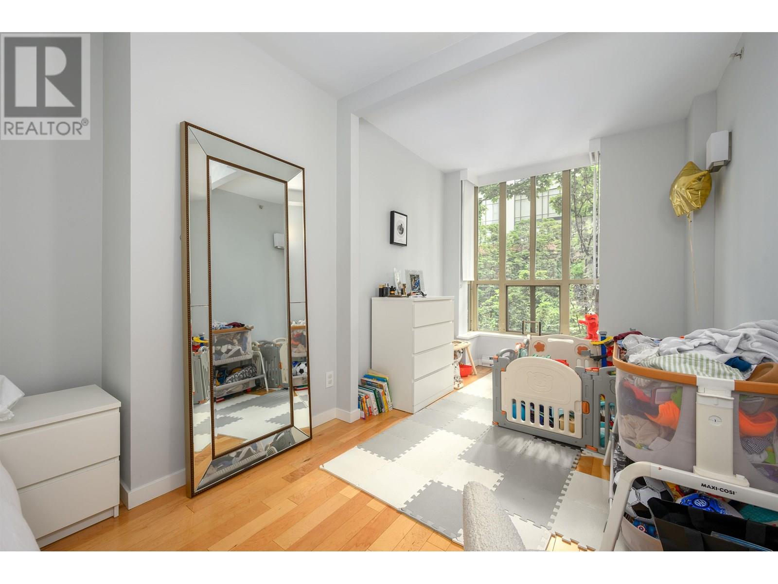 Photo 12 of 987 Richards Street, Vancouver BC