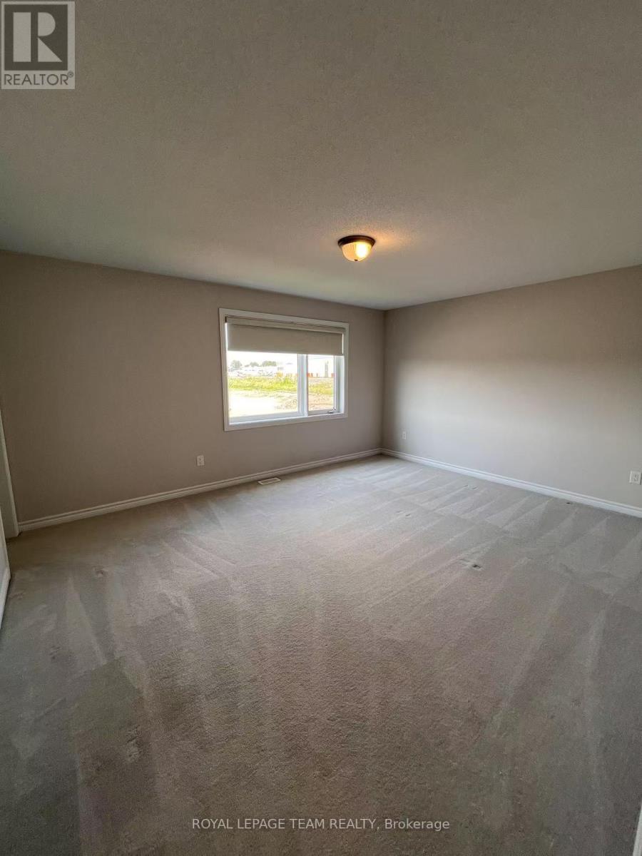 Photo 17 of 621 Crevier Walk, Ottawa ON