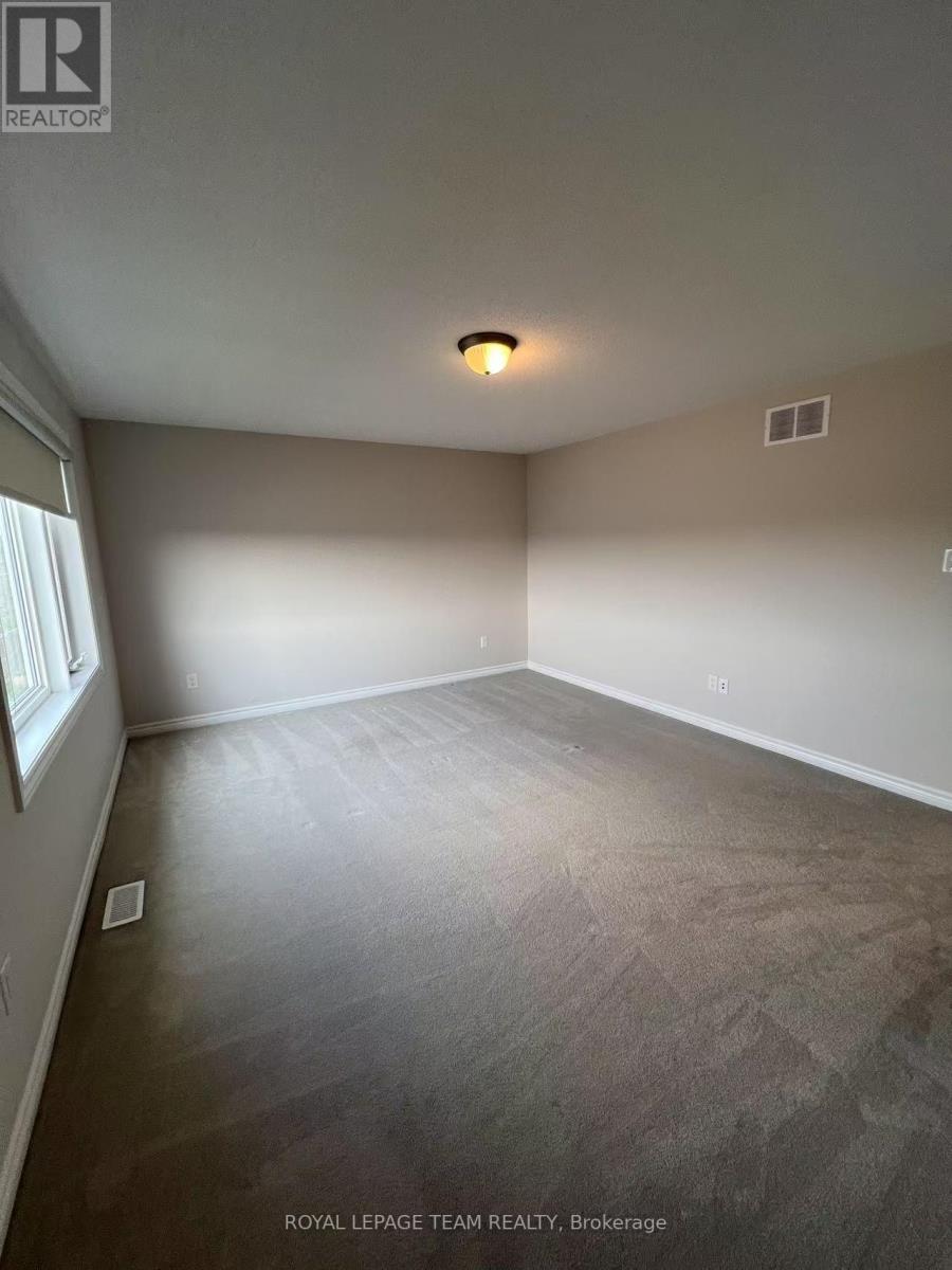 Photo 18 of 621 Crevier Walk, Ottawa ON