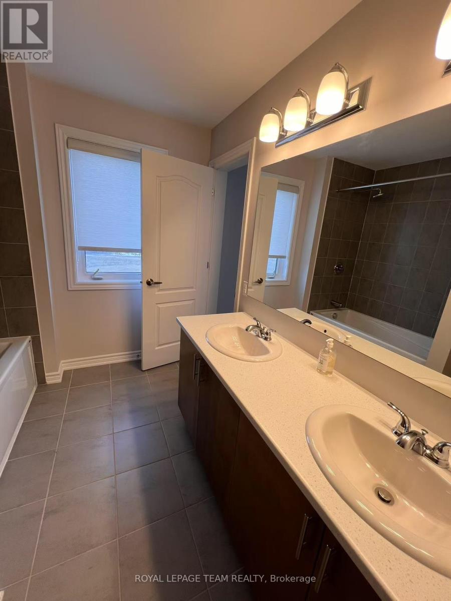 Photo 20 of 621 Crevier Walk, Ottawa ON