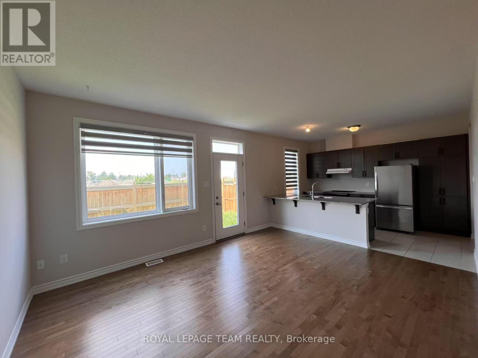 Photo 9 of 621 Crevier Walk, Ottawa ON