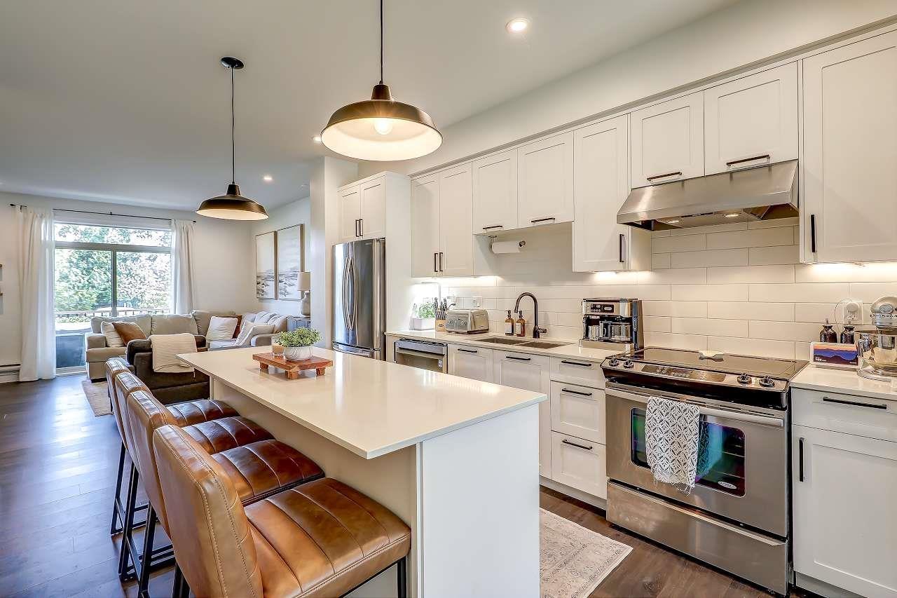 Photo 6 of 17 1708 King George Boulevard, Surrey BC