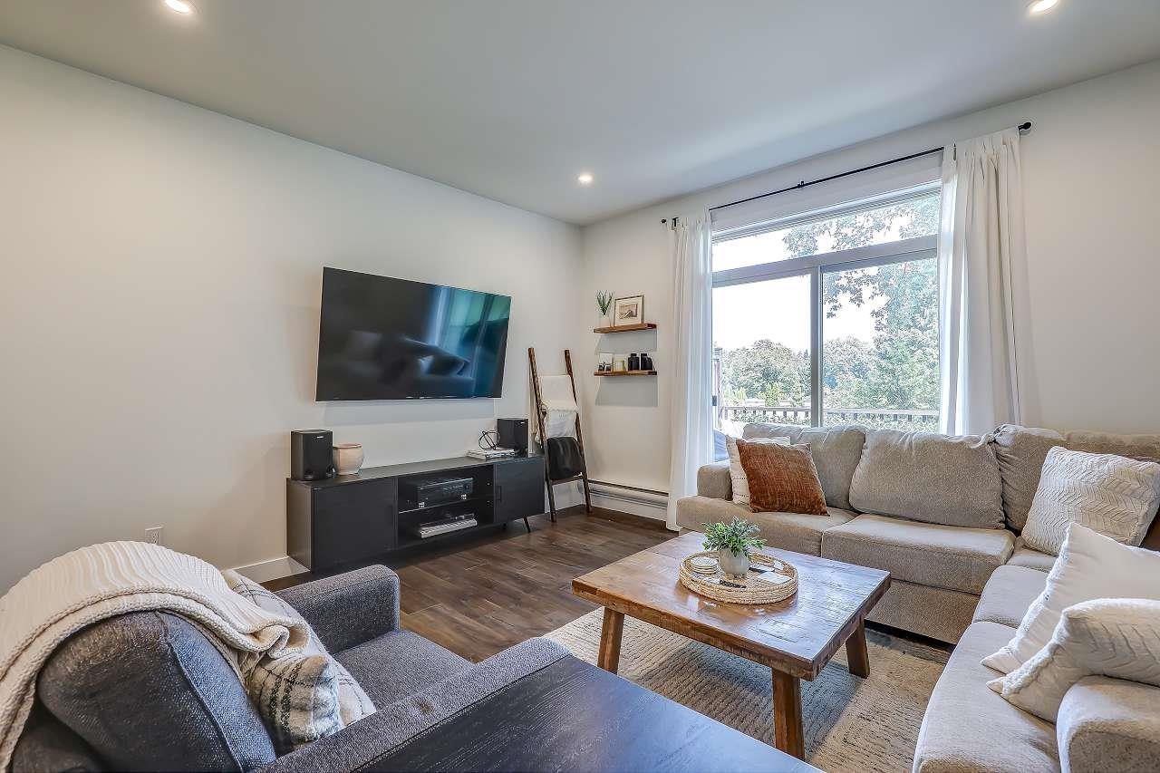Photo 11 of 17 1708 King George Boulevard, Surrey BC