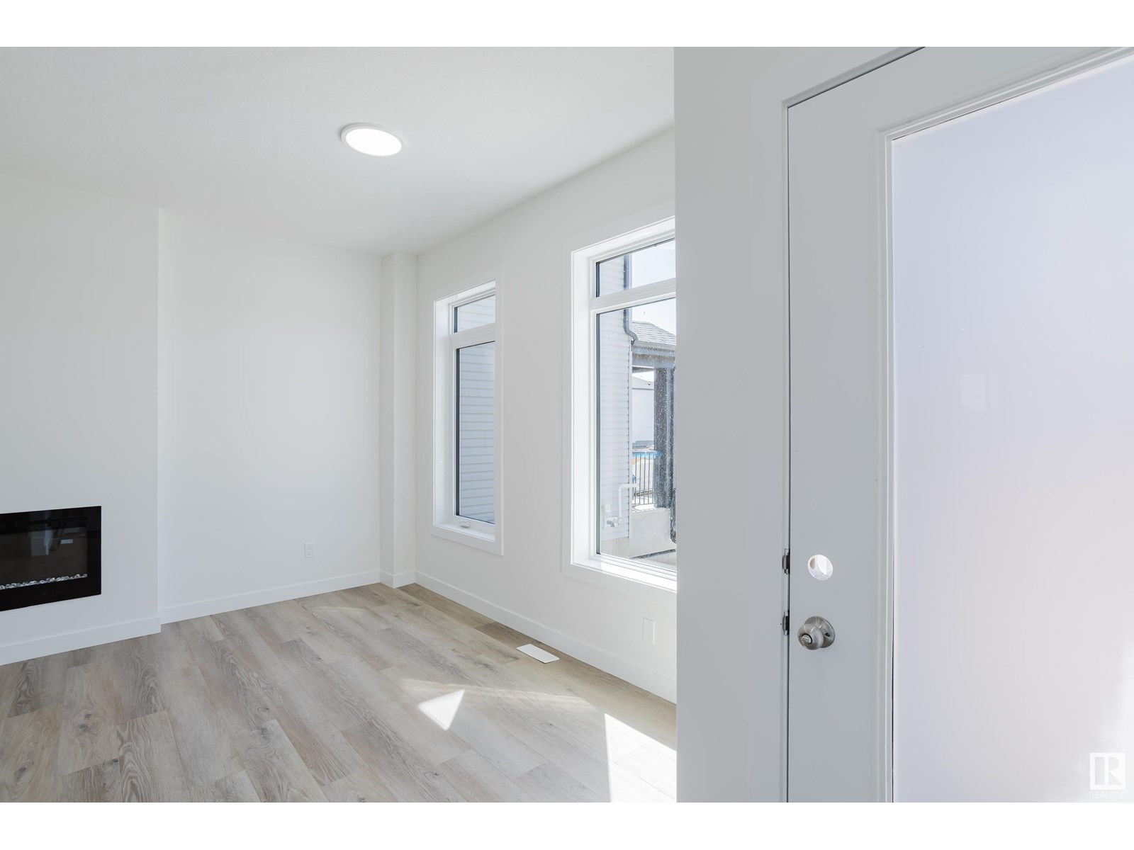 Photo 6 of 261 Munn Wy, Leduc AB
