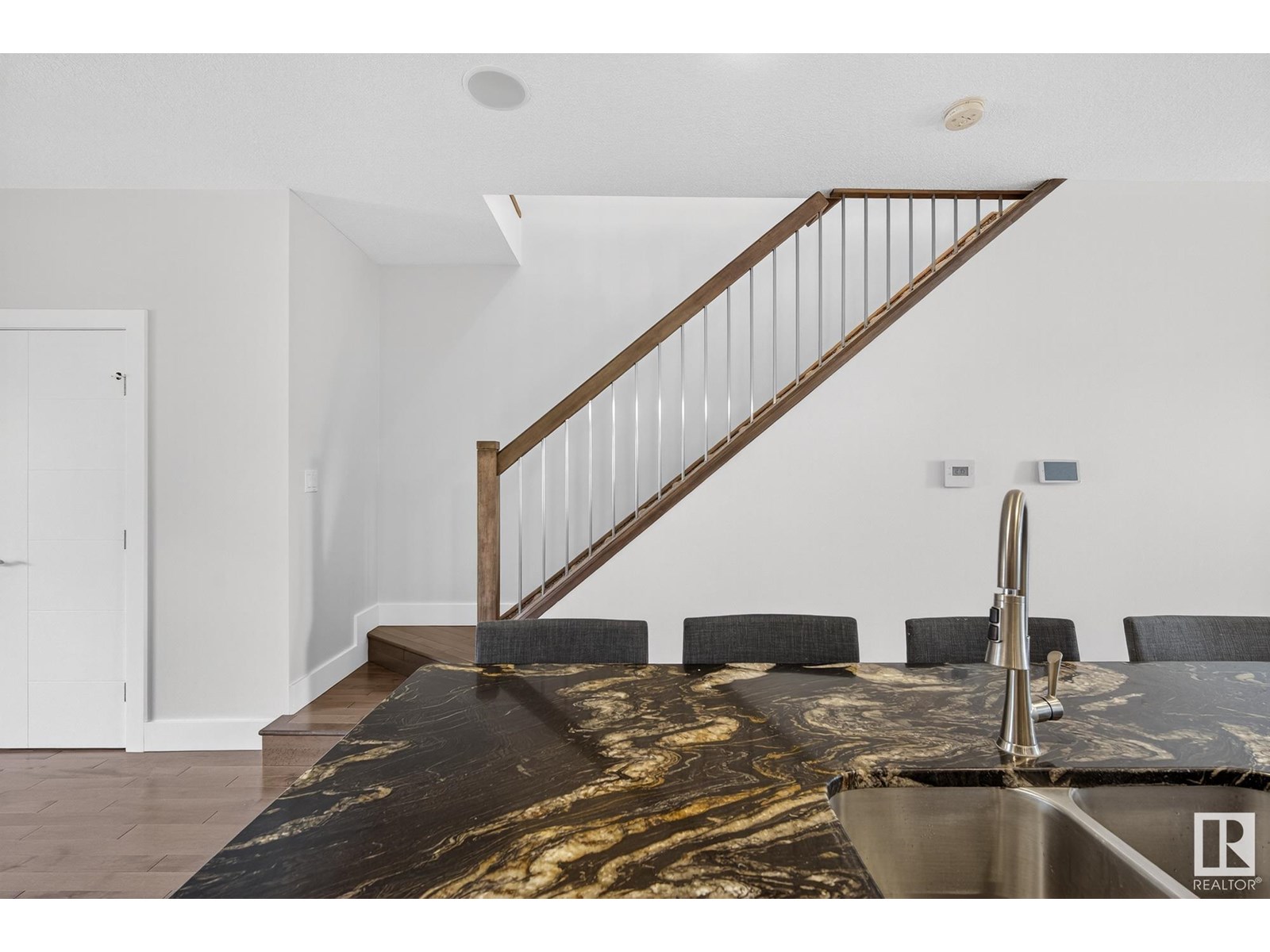 Photo 10 of 10462 144 St Nw, Edmonton AB
