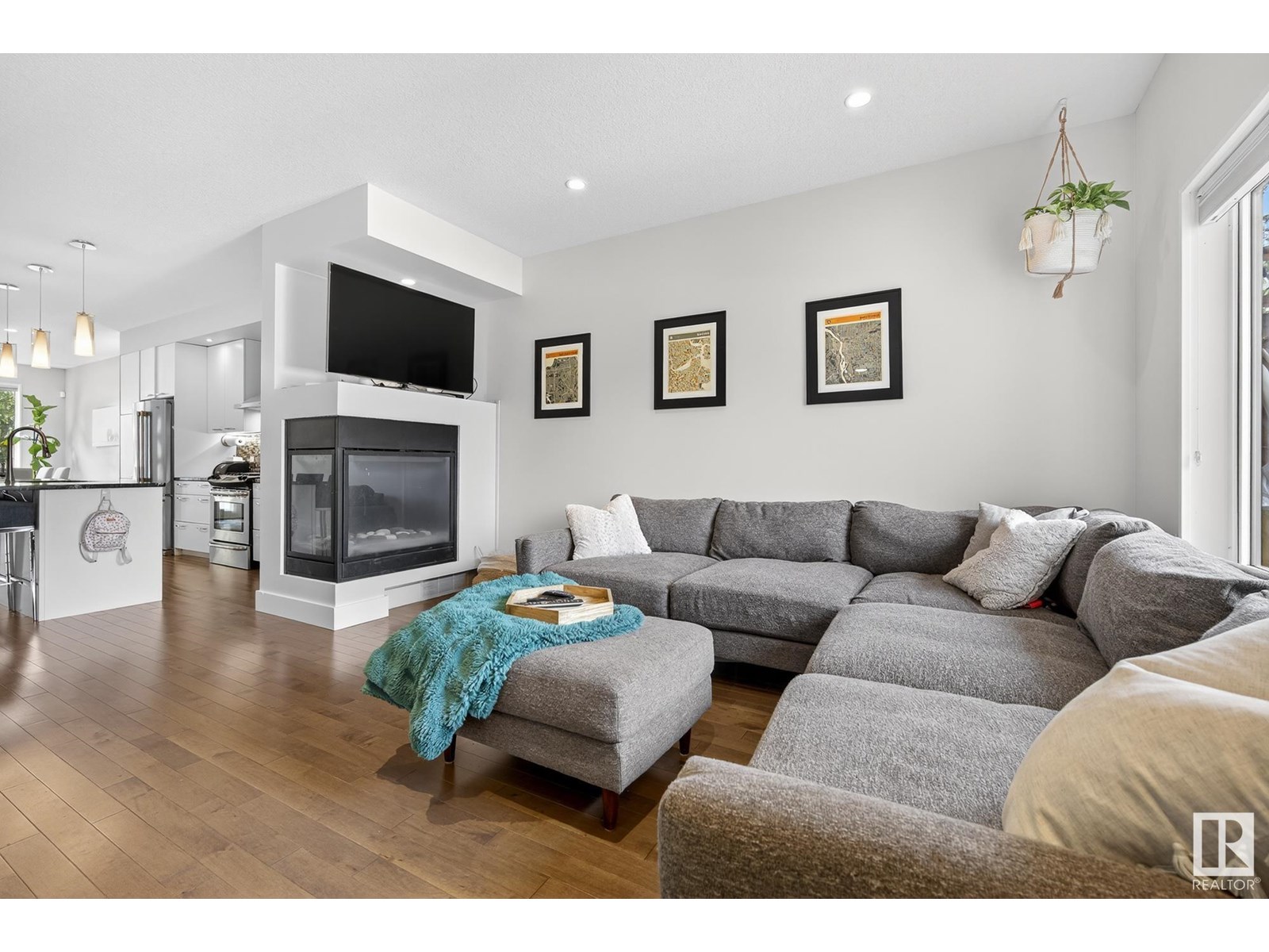 Photo 8 of 10462 144 St Nw, Edmonton AB
