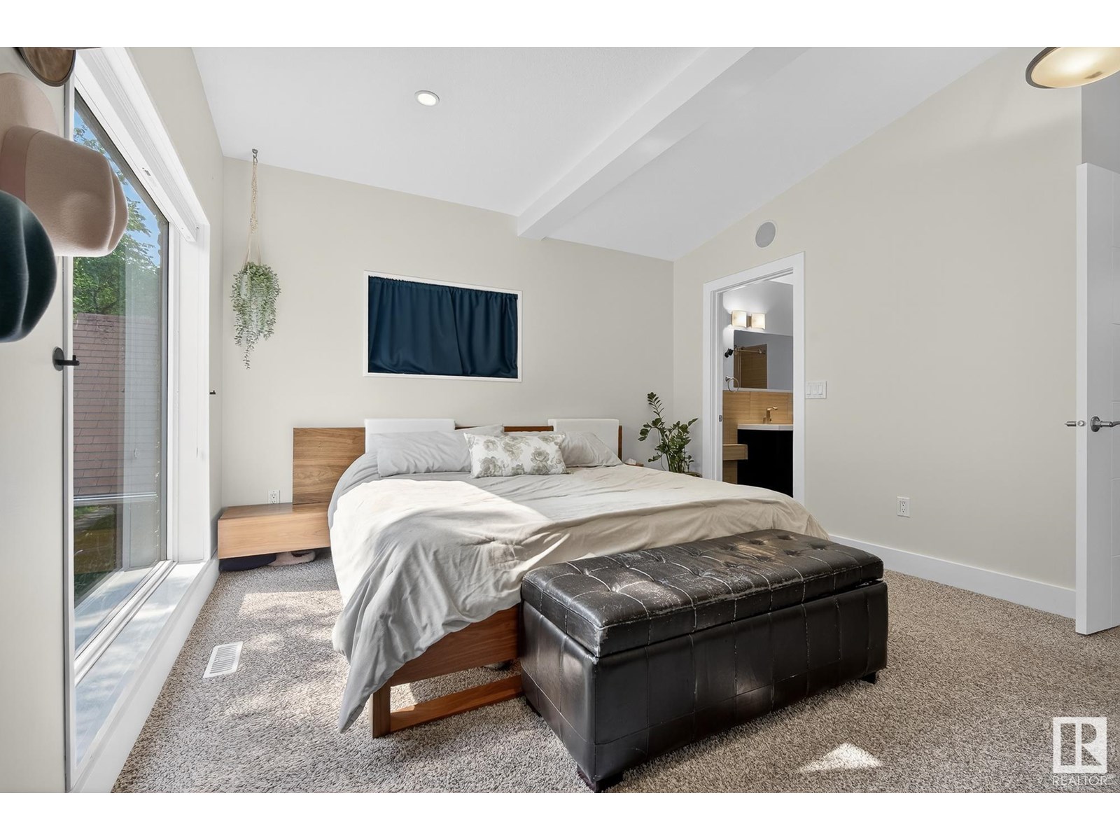 Photo 22 of 10462 144 St Nw, Edmonton AB