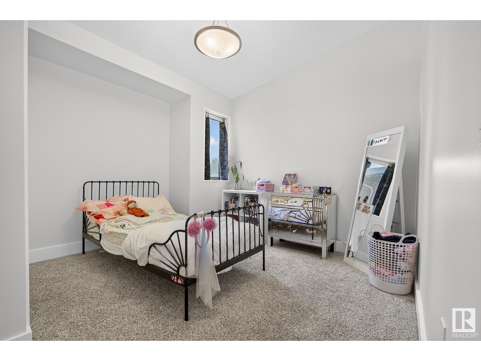 Photo 17 of 10462 144 St Nw, Edmonton AB