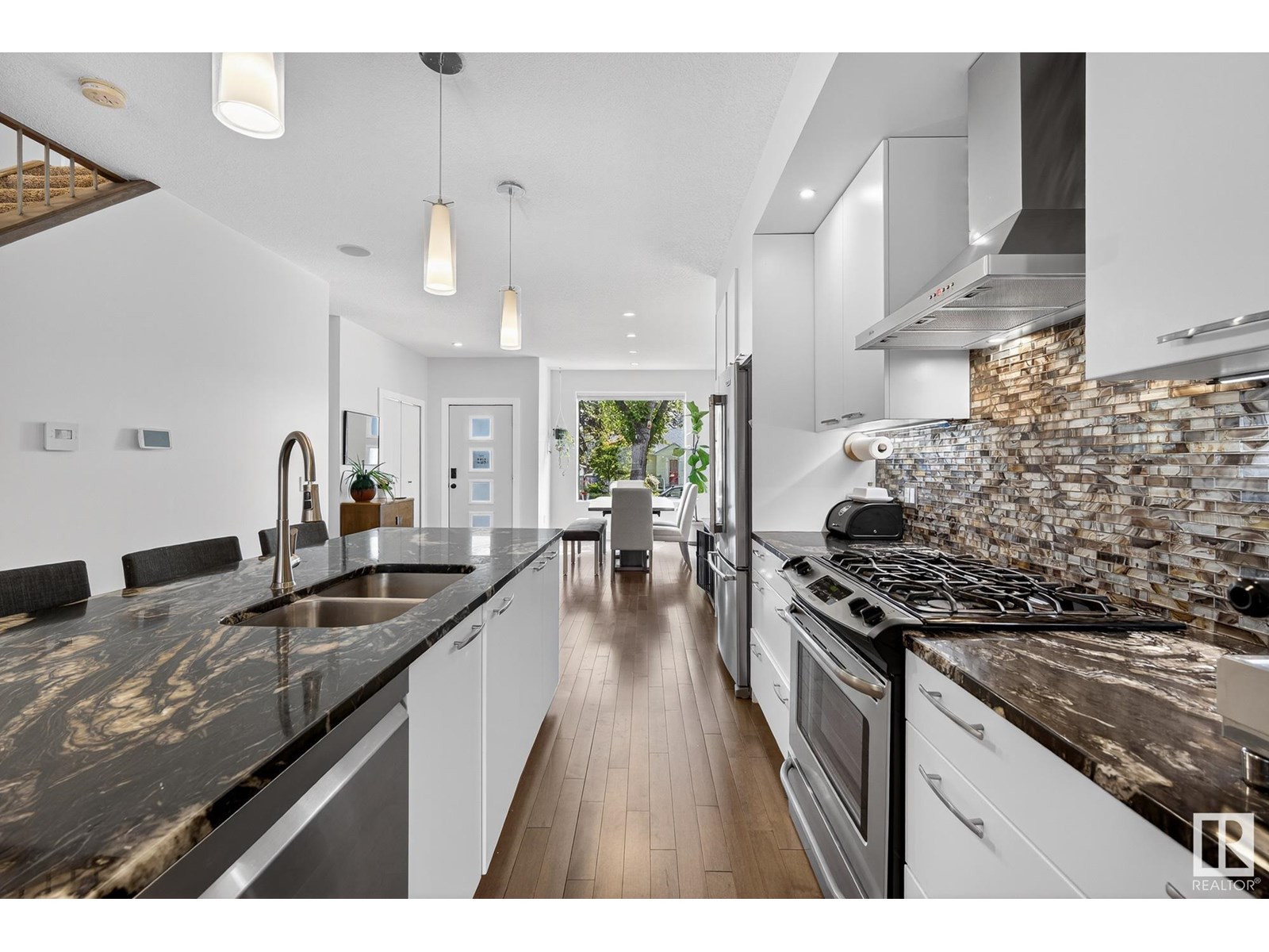Photo 4 of 10462 144 St Nw, Edmonton AB