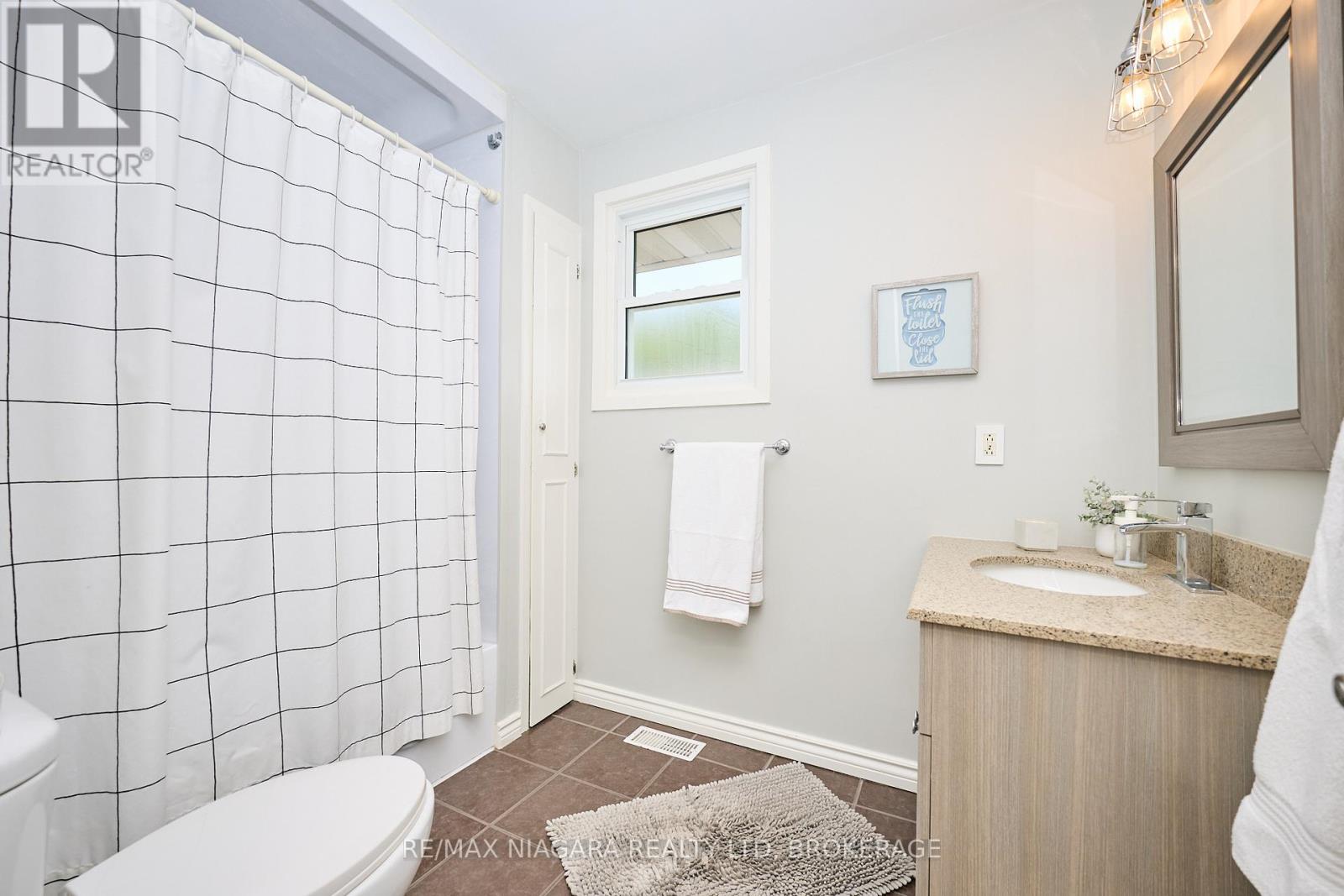 Photo 1 of 7 Crescentwood Drive, St Catharines ON