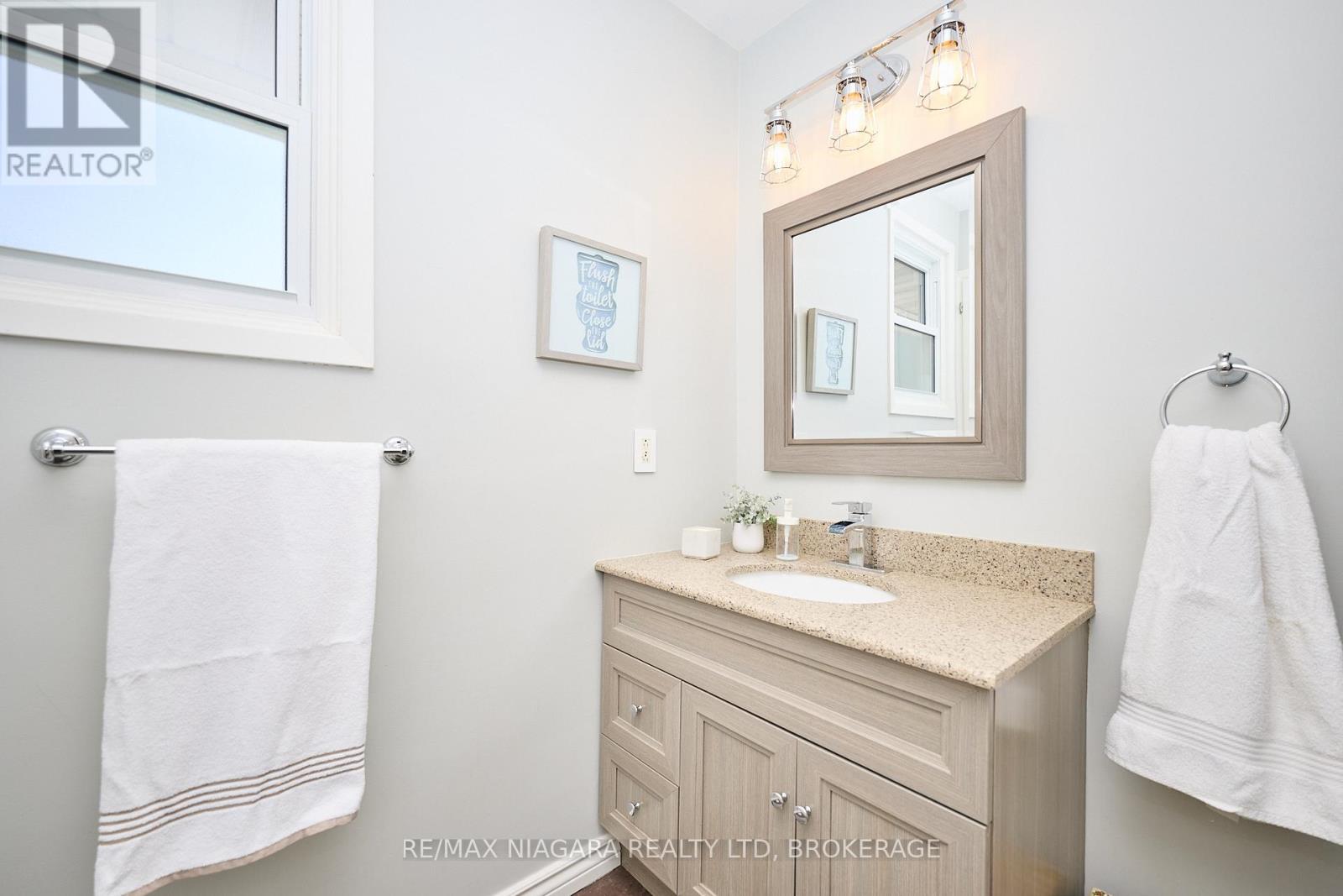 Photo 25 of 7 Crescentwood Drive, St Catharines ON