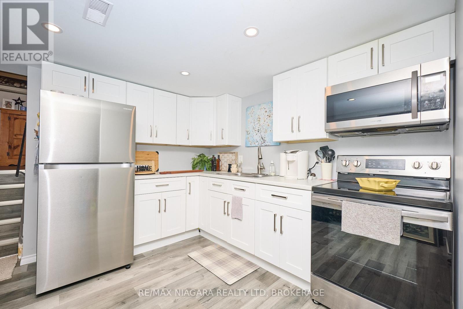 Photo 15 of 7 Crescentwood Drive, St Catharines ON