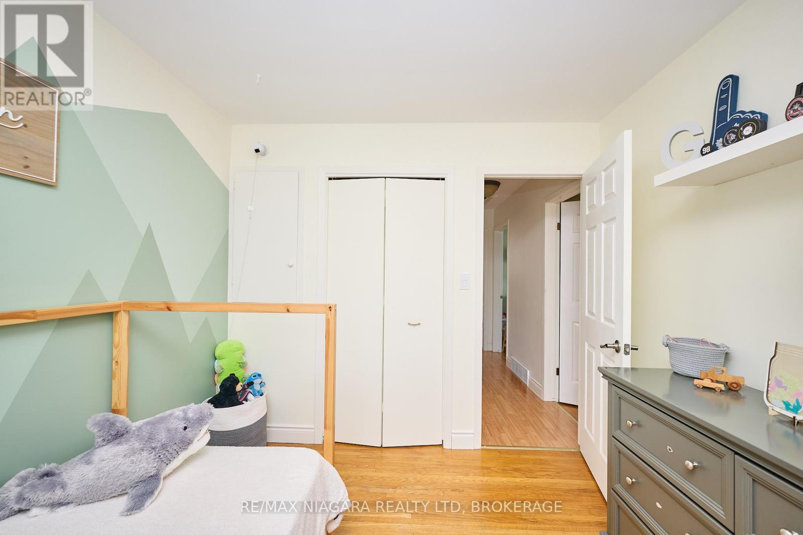 Photo 19 of 7 Crescentwood Drive, St Catharines ON
