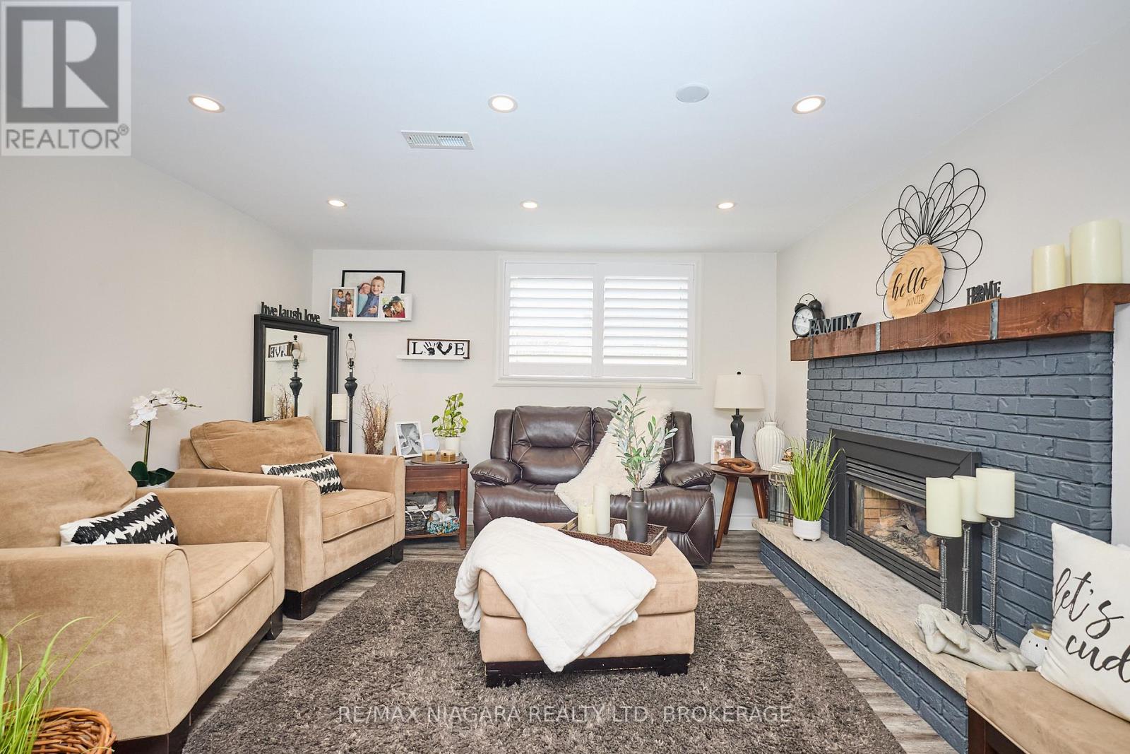 Photo 2 of 7 Crescentwood Drive, St Catharines ON