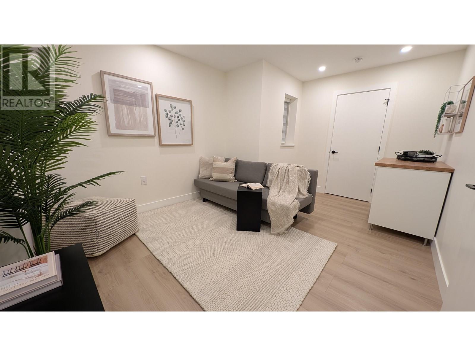 Photo 3 of 2 339 Keary Street, New Westminster BC