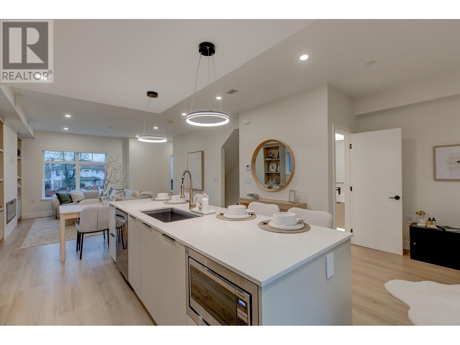Photo 11 of 2 339 Keary Street, New Westminster BC