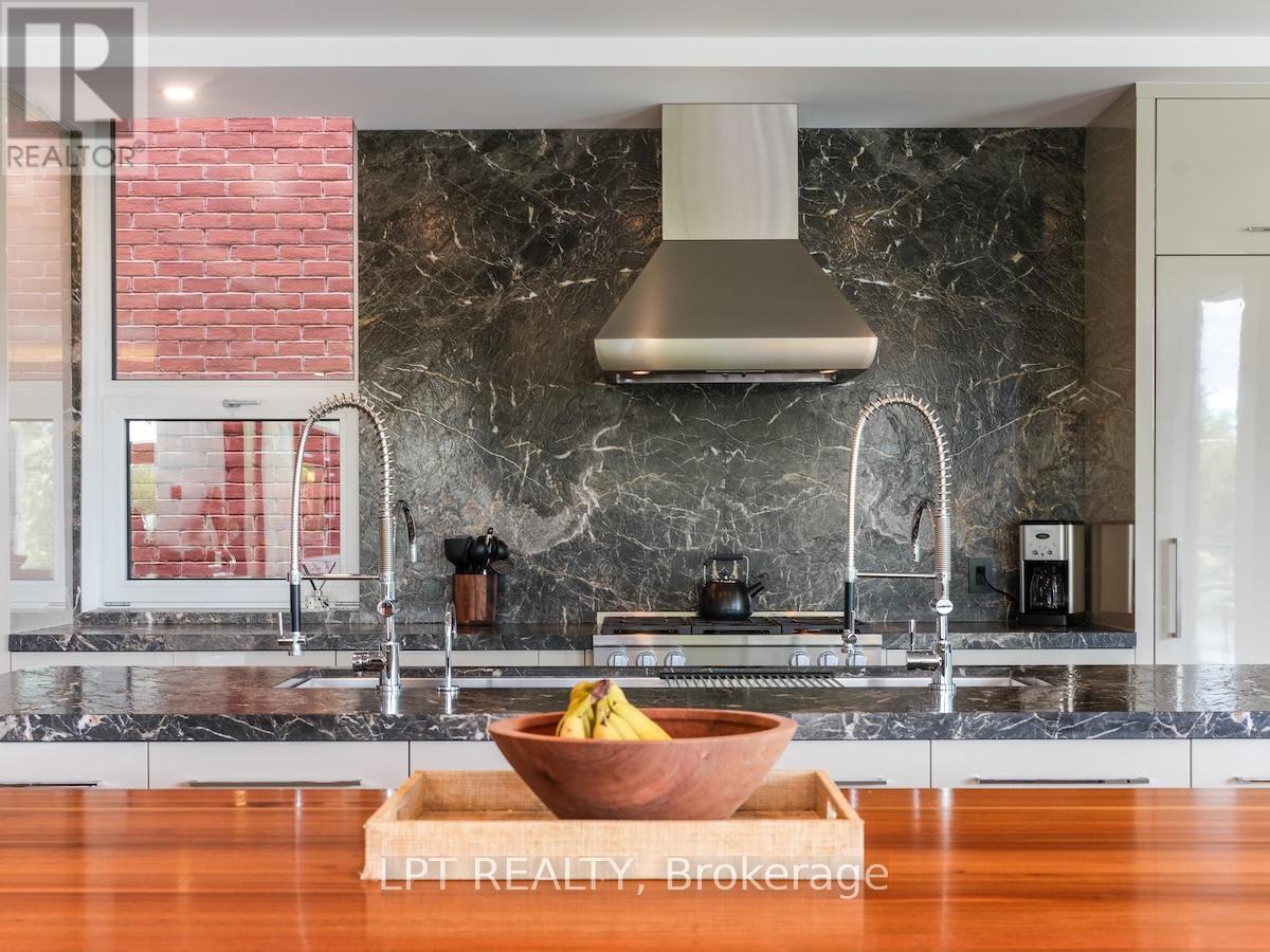 Photo 46 of 205 1 Fifth Avenue, Ottawa ON