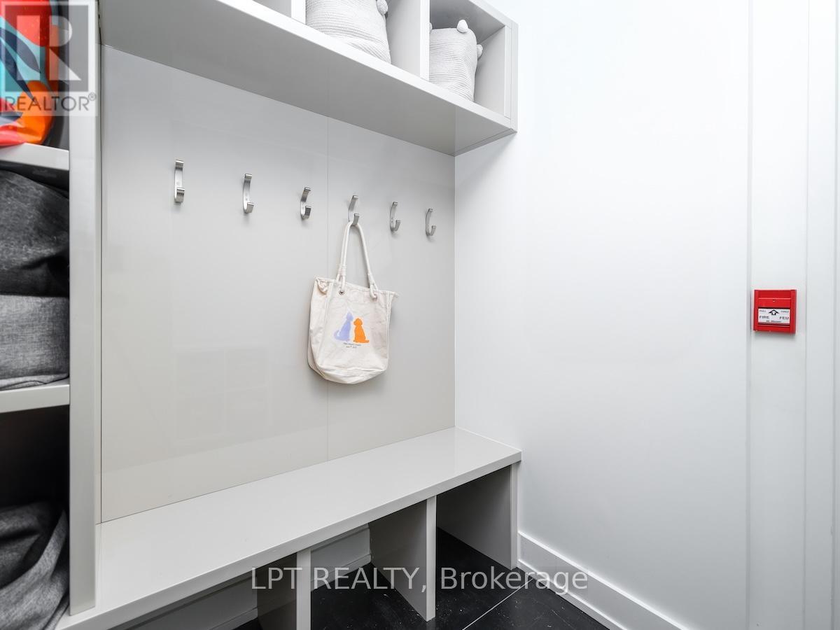 Photo 2 of 205 1 Fifth Avenue, Ottawa ON