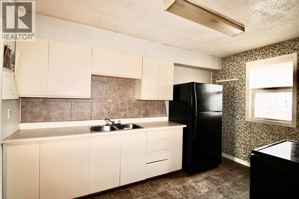 Photo 7 of 9509 102 Street, Grande Prairie AB