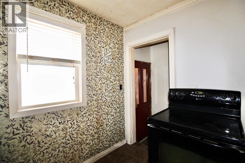 Photo 9 of 9509 102 Street, Grande Prairie AB