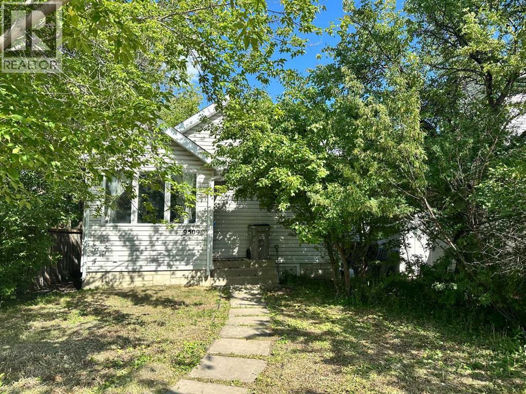Photo 1 of 9509 102 Street, Grande Prairie AB