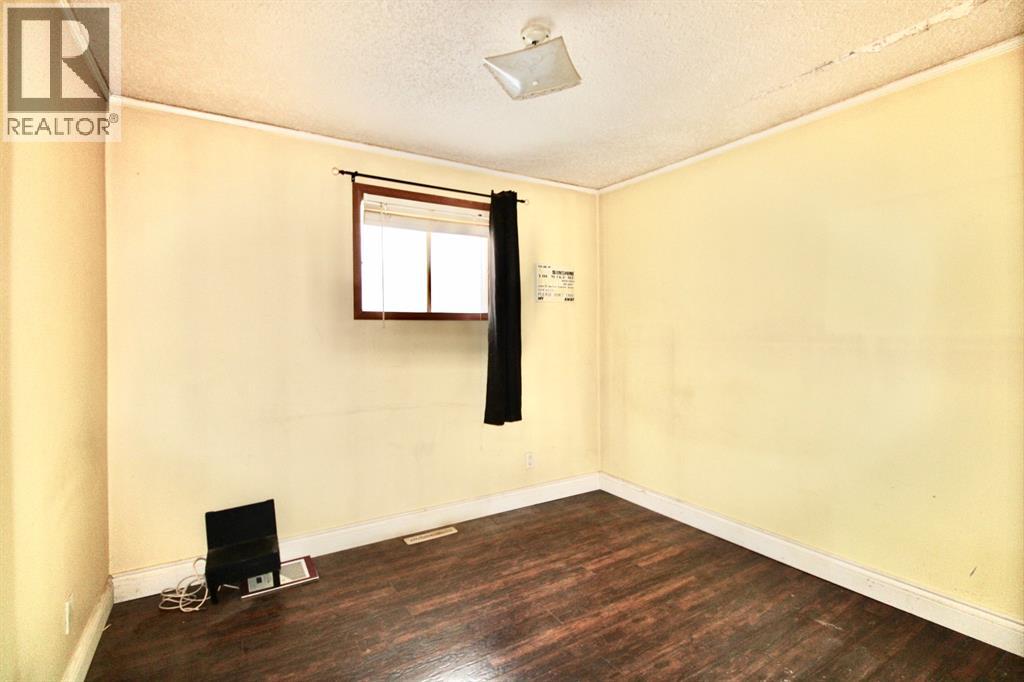 Photo 10 of 9509 102 Street, Grande Prairie AB