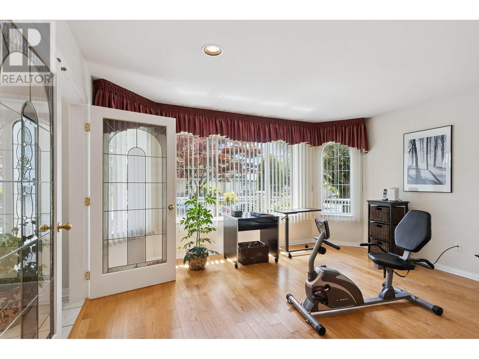 Photo 32 of 5889 Neville Street, Burnaby BC