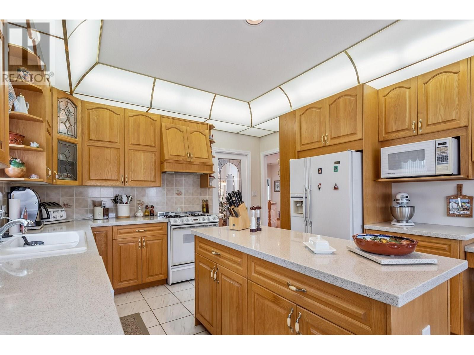 Photo 9 of 5889 Neville Street, Burnaby BC