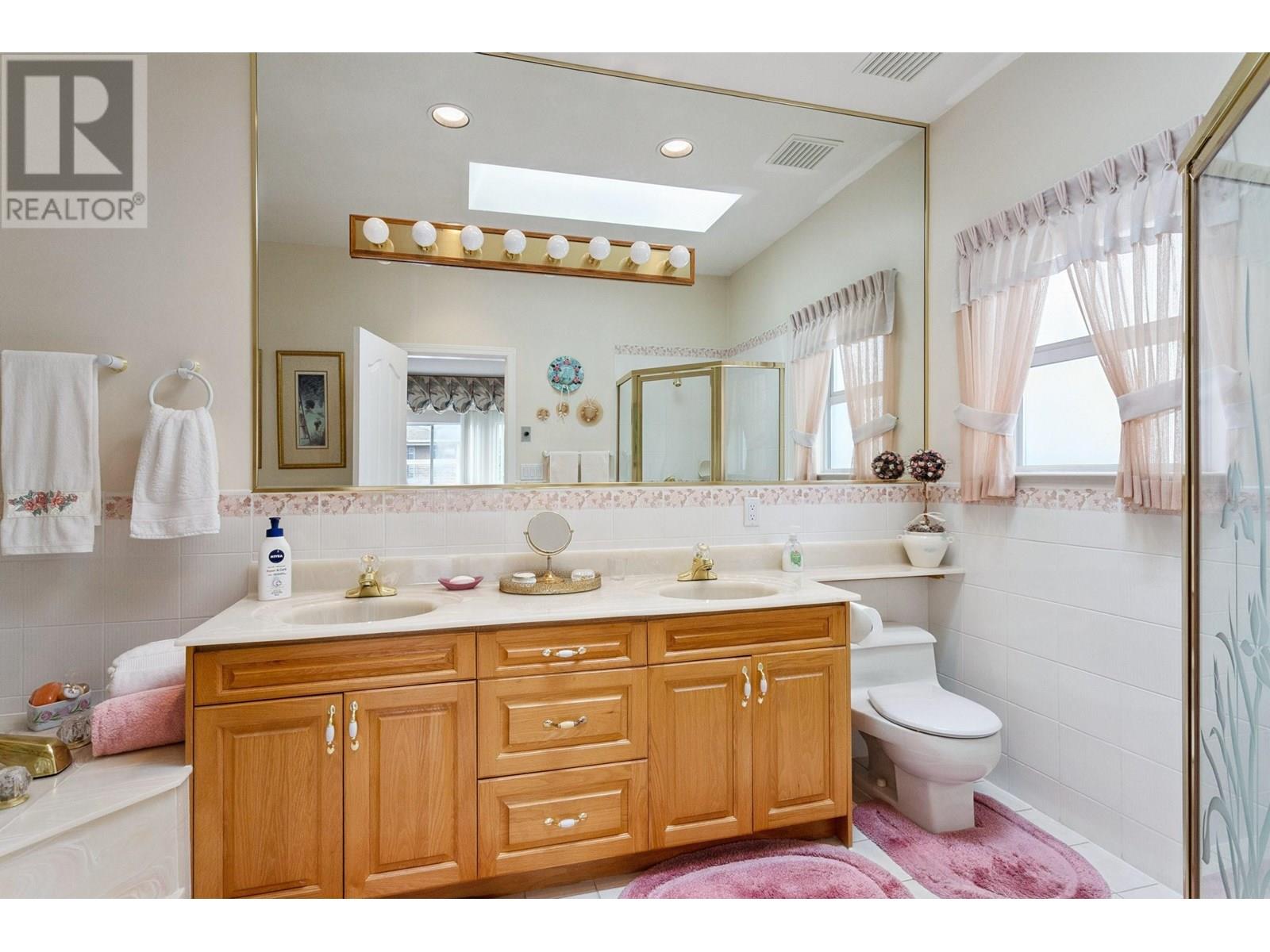 Photo 15 of 5889 Neville Street, Burnaby BC