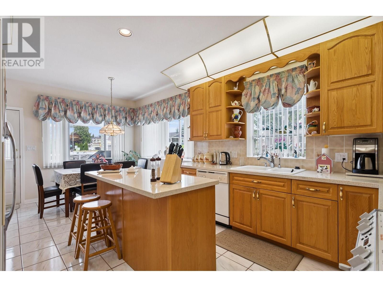 Photo 11 of 5889 Neville Street, Burnaby BC