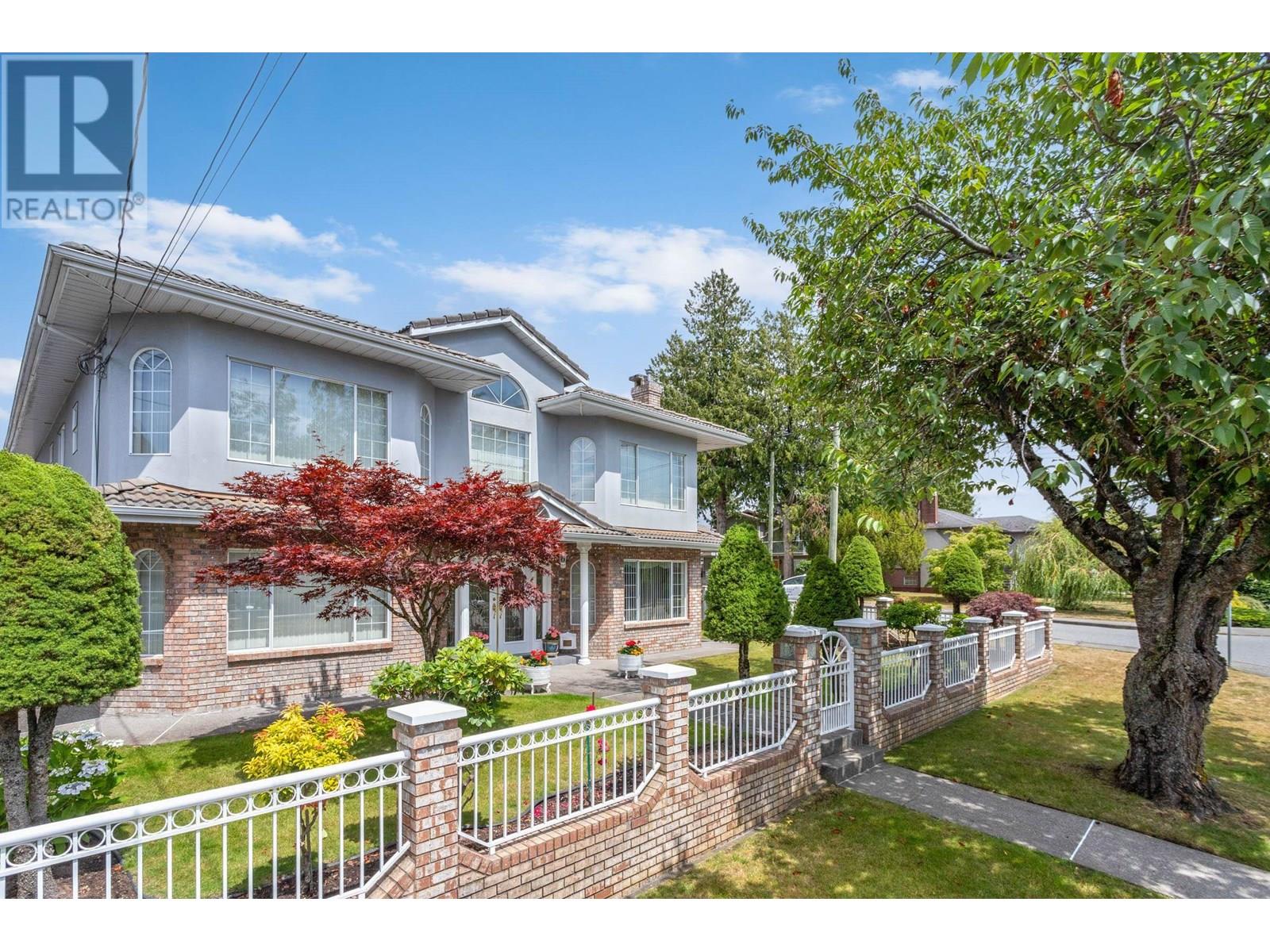 Photo 1 of 5889 Neville Street, Burnaby BC