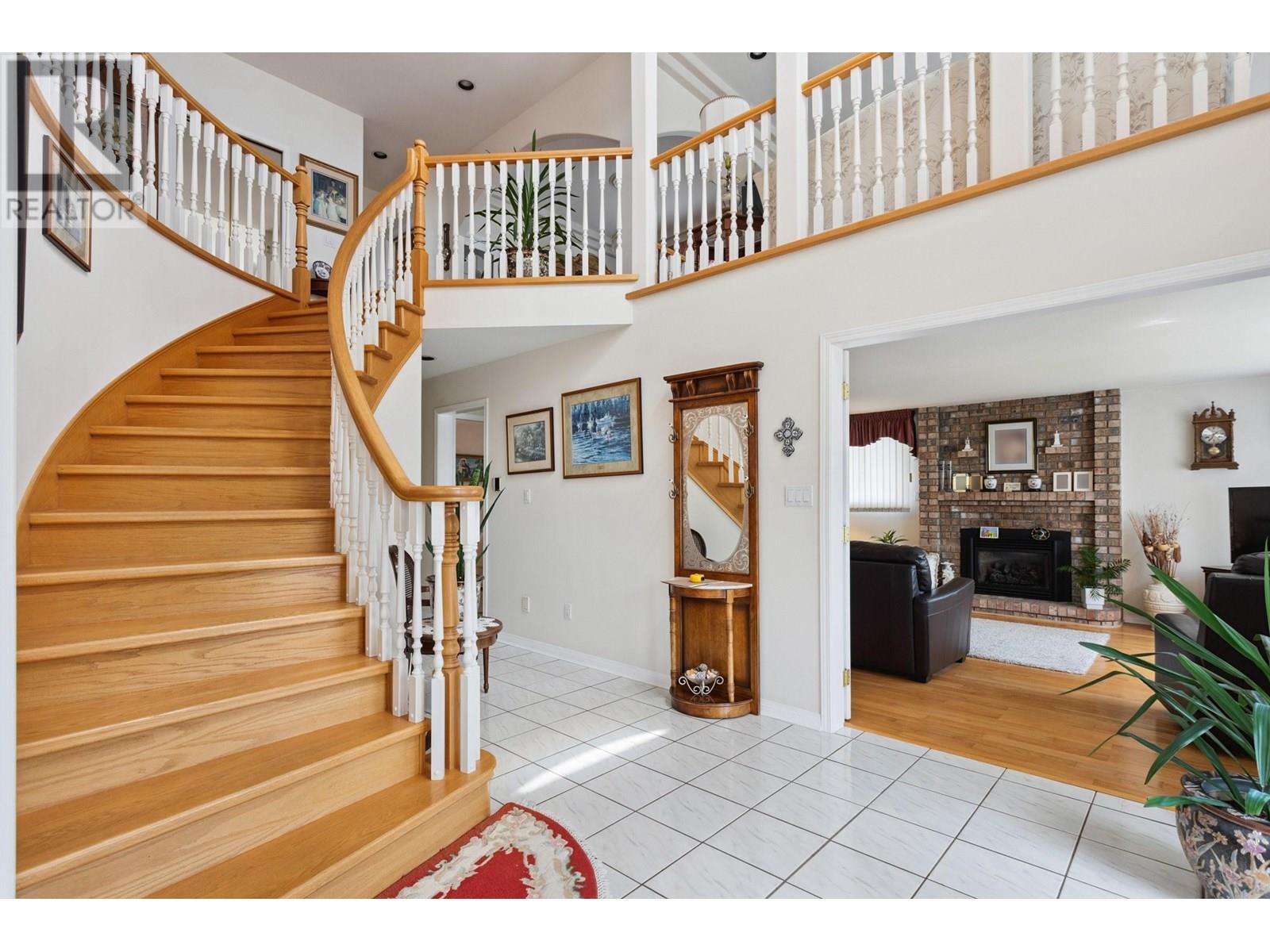 Photo 2 of 5889 Neville Street, Burnaby BC