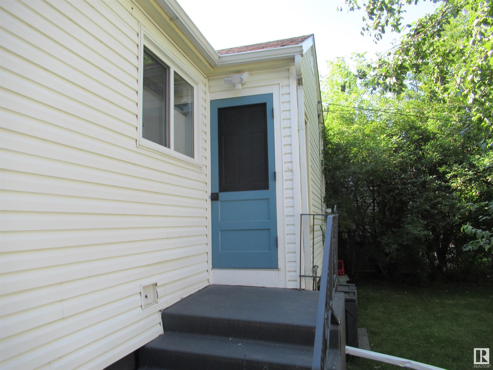 Photo 4 of 11435 63 St Nw, Edmonton AB