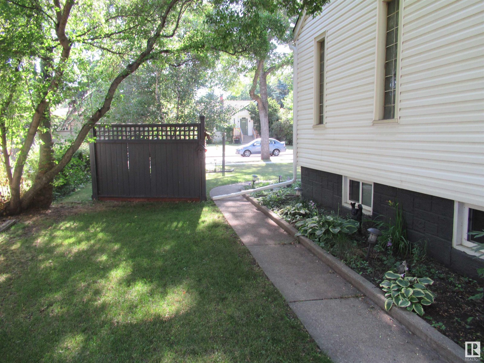 Photo 6 of 11435 63 St Nw, Edmonton AB
