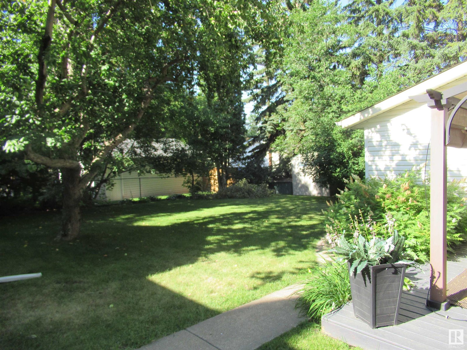 Photo 9 of 11435 63 St Nw, Edmonton AB