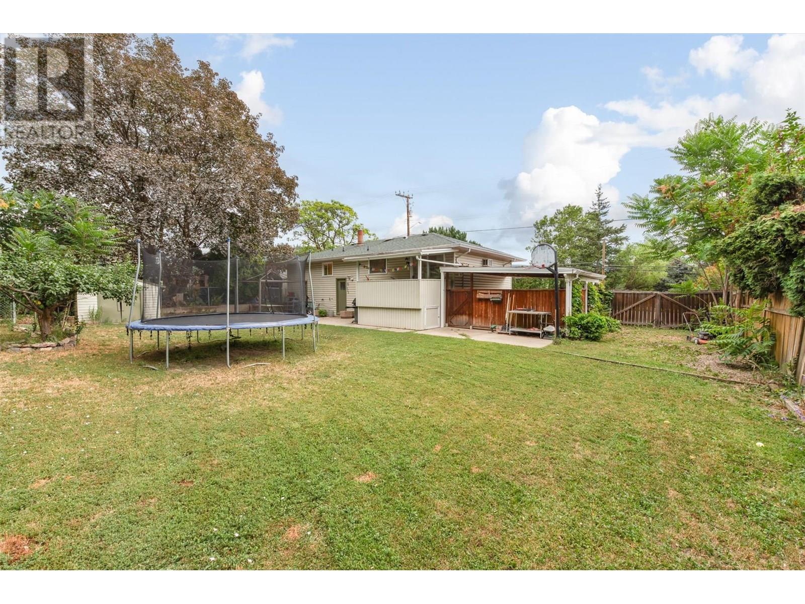  184 Snowsell Street North, Kelowna