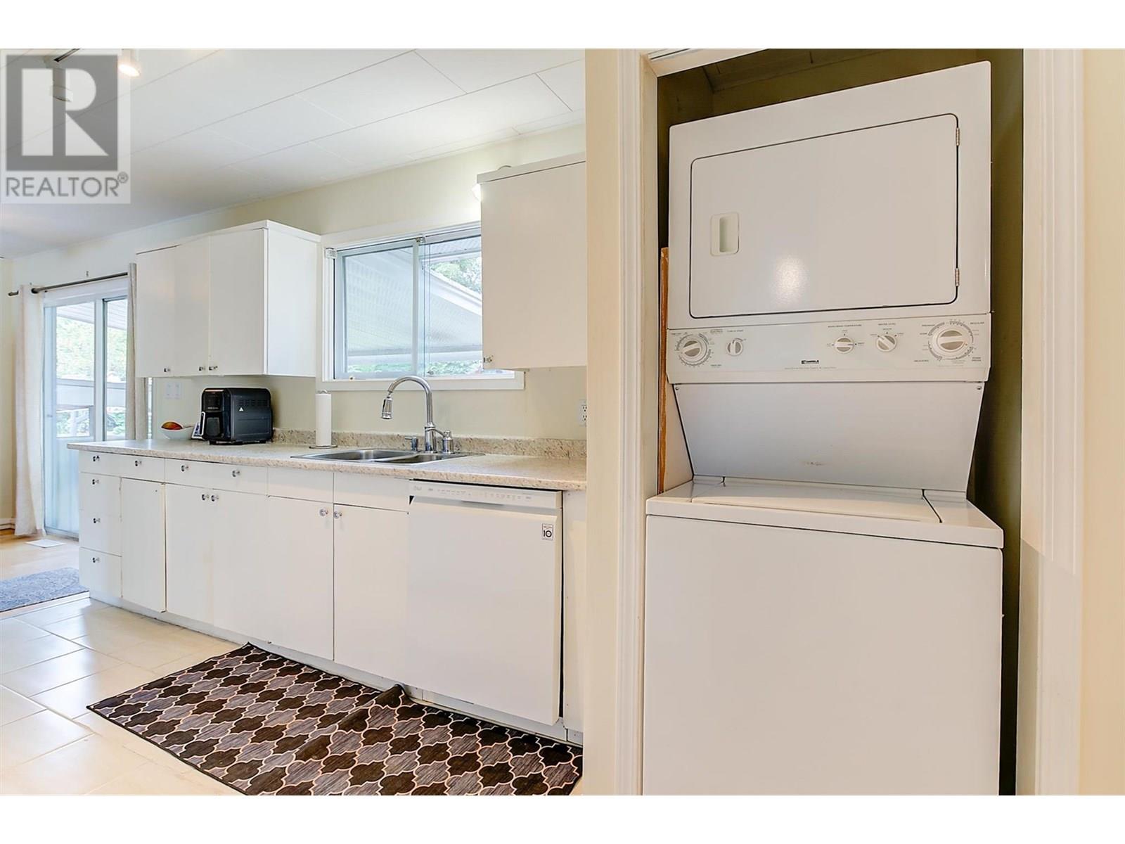  184 Snowsell Street North, Kelowna